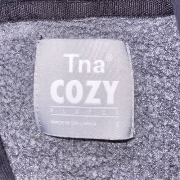 Tna cozy cropped hoodie - Picture 3 of 3